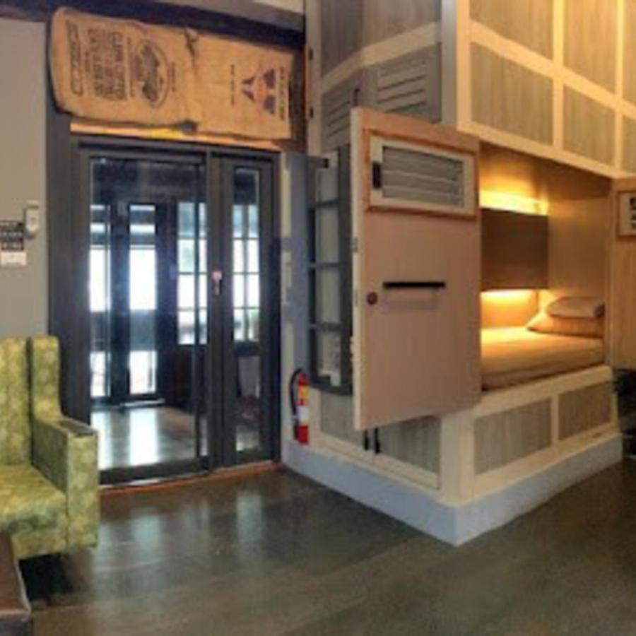 טאינאן Jerry'S Mazehut Hostel מראה חיצוני תמונה