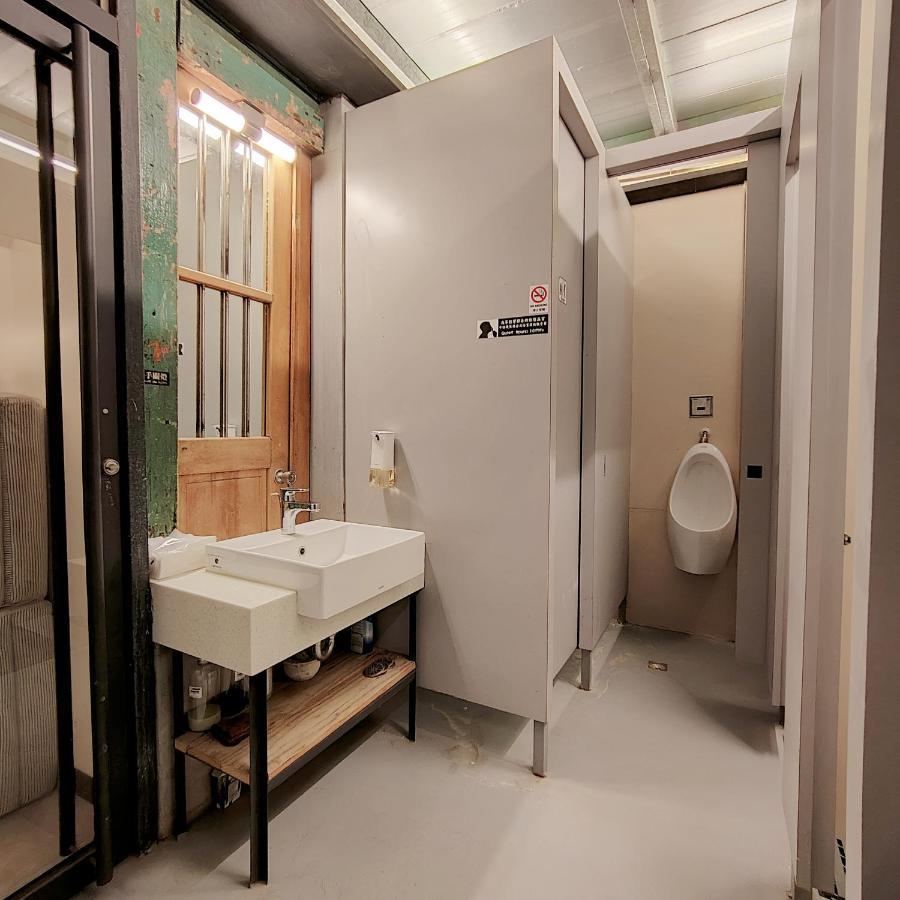 טאינאן Jerry'S Mazehut Hostel מראה חיצוני תמונה