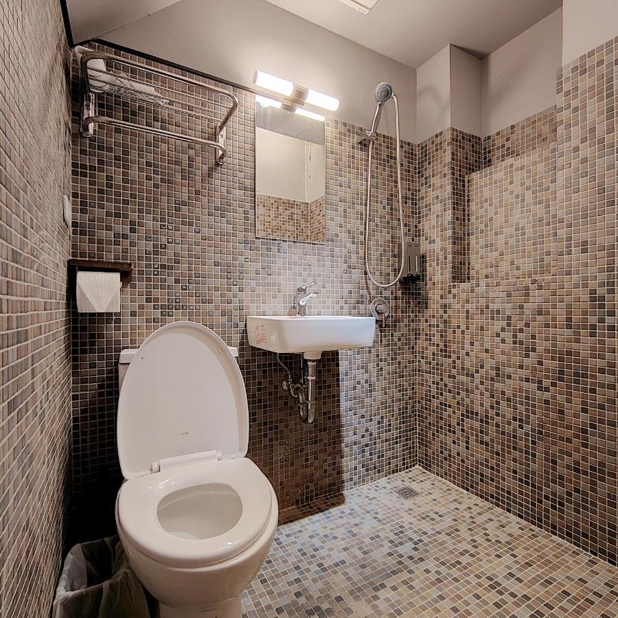 טאינאן Jerry'S Mazehut Hostel מראה חיצוני תמונה