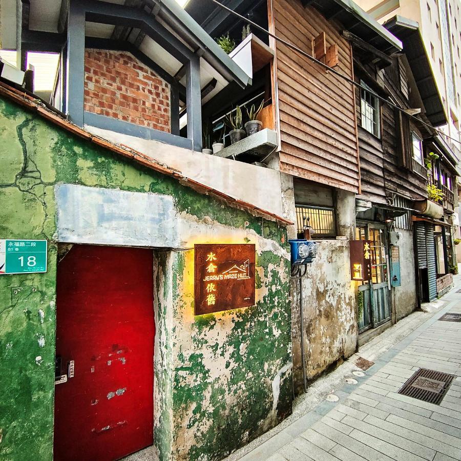 טאינאן Jerry'S Mazehut Hostel מראה חיצוני תמונה