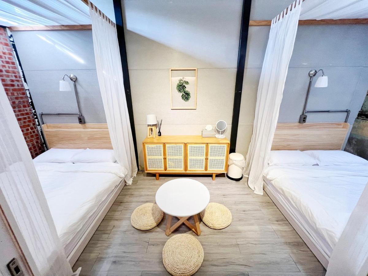 טאינאן Jerry'S Mazehut Hostel מראה חיצוני תמונה